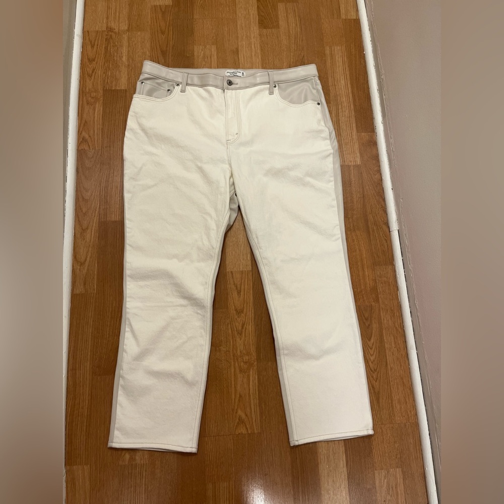 Abercrombie & Fitch Women’s Slim Straight Ultra High Rise Jeans Size 35/20 Beige